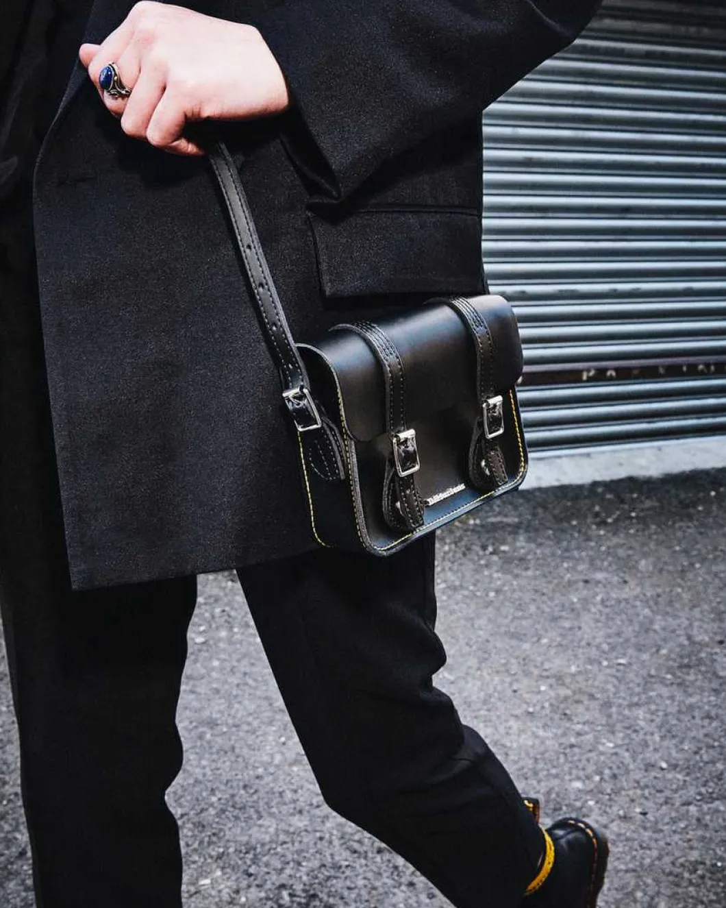 Dr Martens 7" Leather Satchel Black Kiev & Black Smooth